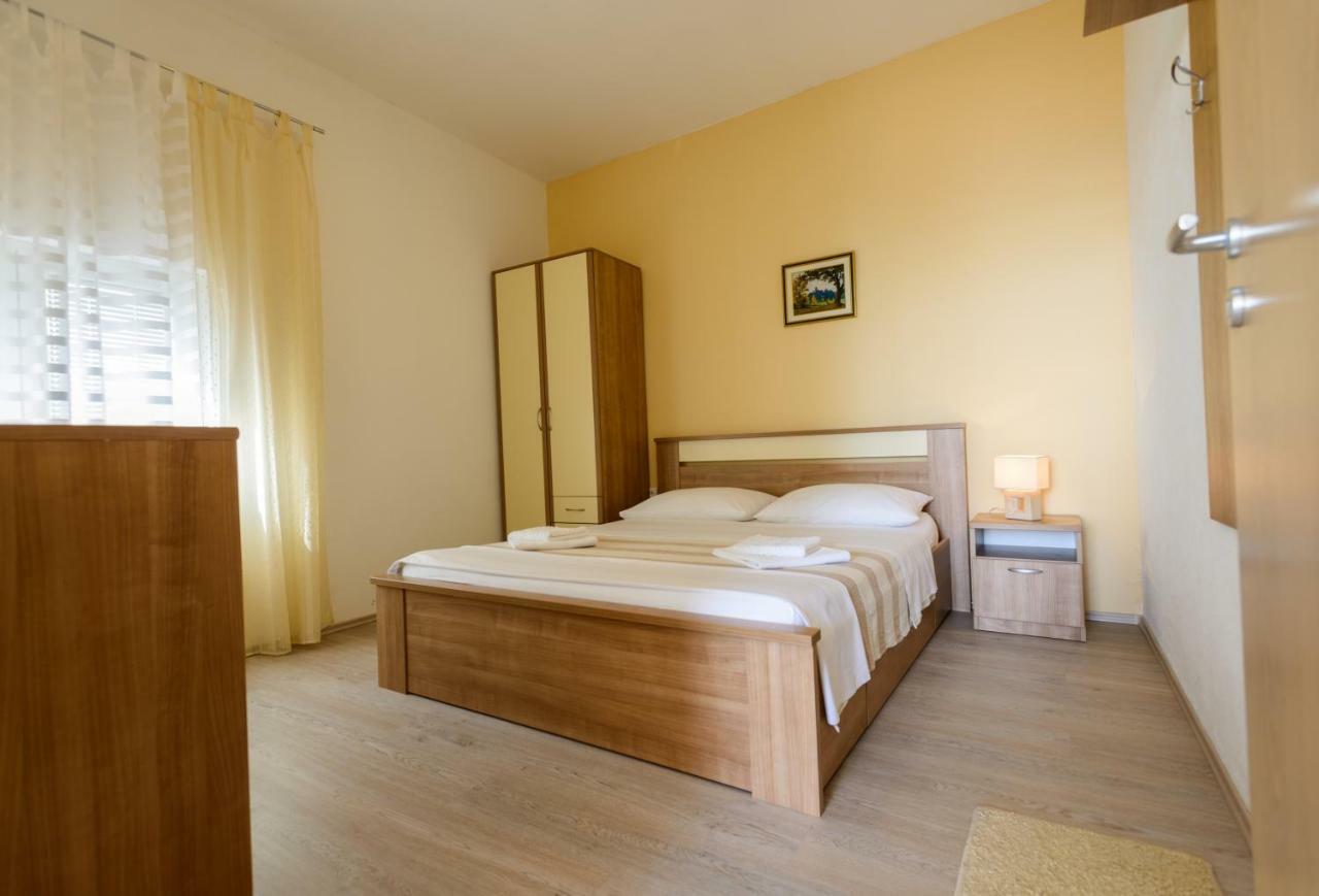 Apartments Maris Starigrad Paklenica Buitenkant foto