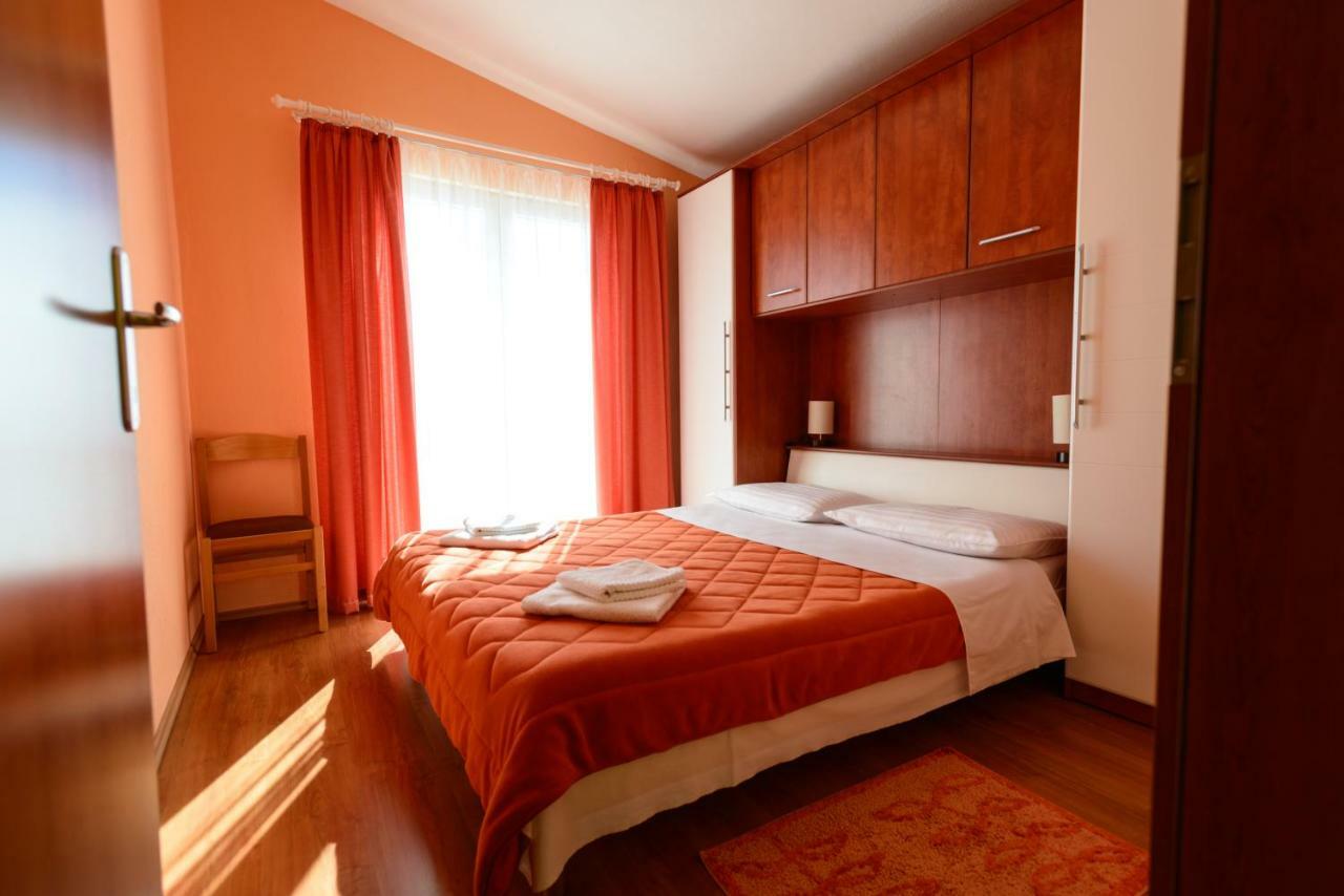 Apartments Maris Starigrad Paklenica Buitenkant foto