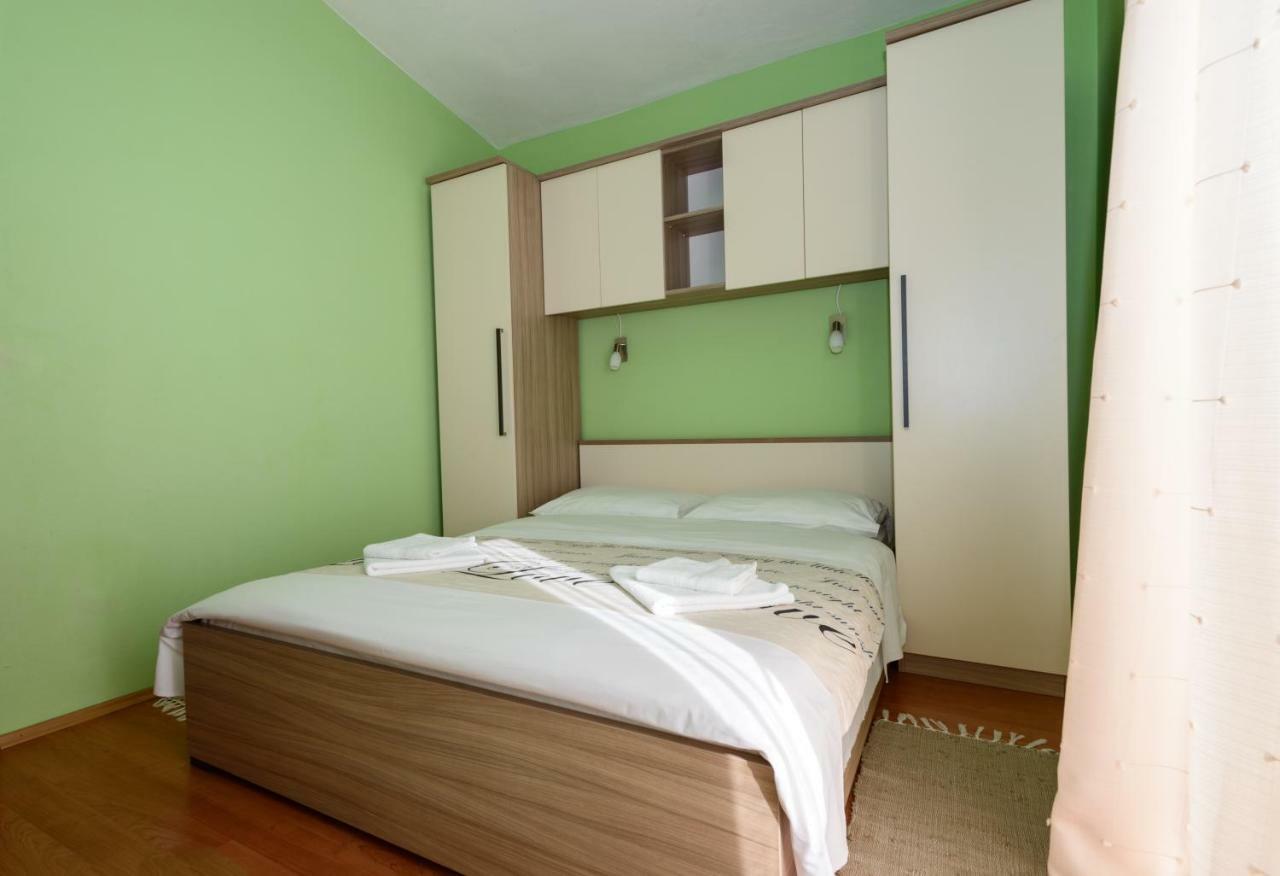Apartments Maris Starigrad Paklenica Buitenkant foto